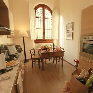 https://numbersix-suites.it-tuscanyhotel.com